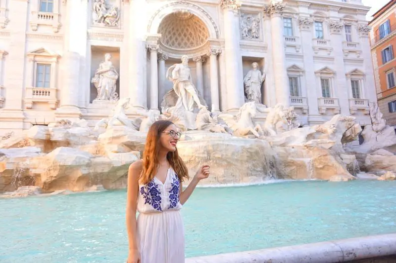 the building behind trevi fountain