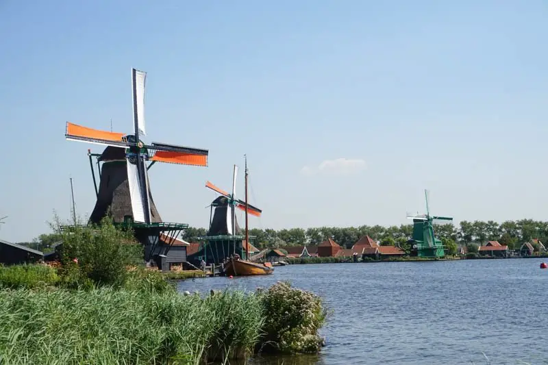 Taking a day trip from Amsterdam to Zaanse Schans in the Netherlands