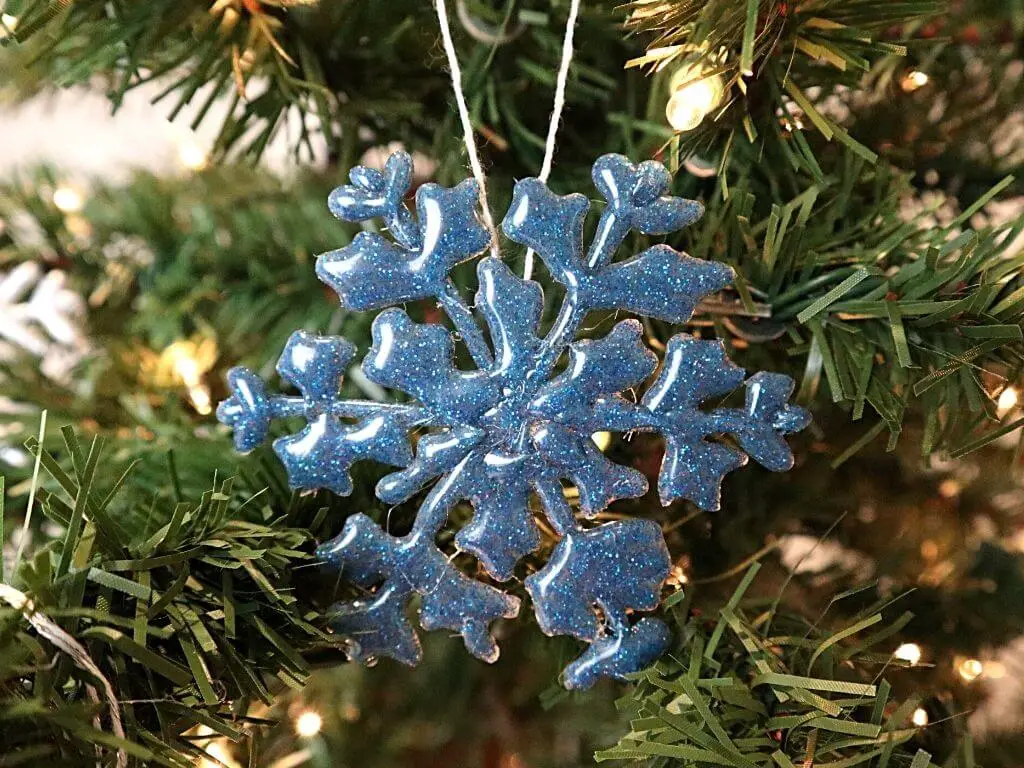 DIY Hot Glue Snowflake Christmas Ornaments